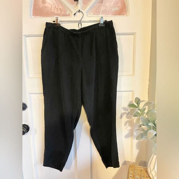 New Eileen, Fisher, black gauze, elastic waste, cropped ankle Capri pants - Picture 3 of 6